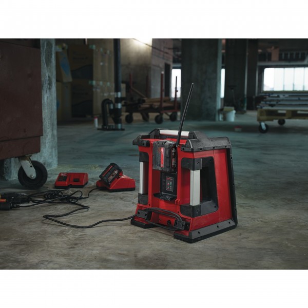 M18RC-0-RADIO-ŁADOWARKA DO AKUMULATORÓW