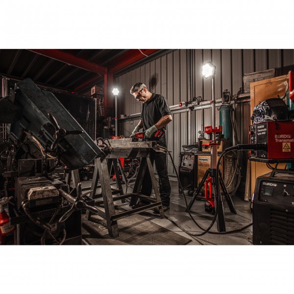 Lampa stojąca maszt M18SAL 2000lm IP54